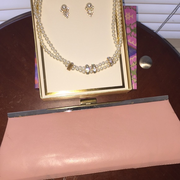 Cute Pink Clutch!!! - Picture 2 of 4